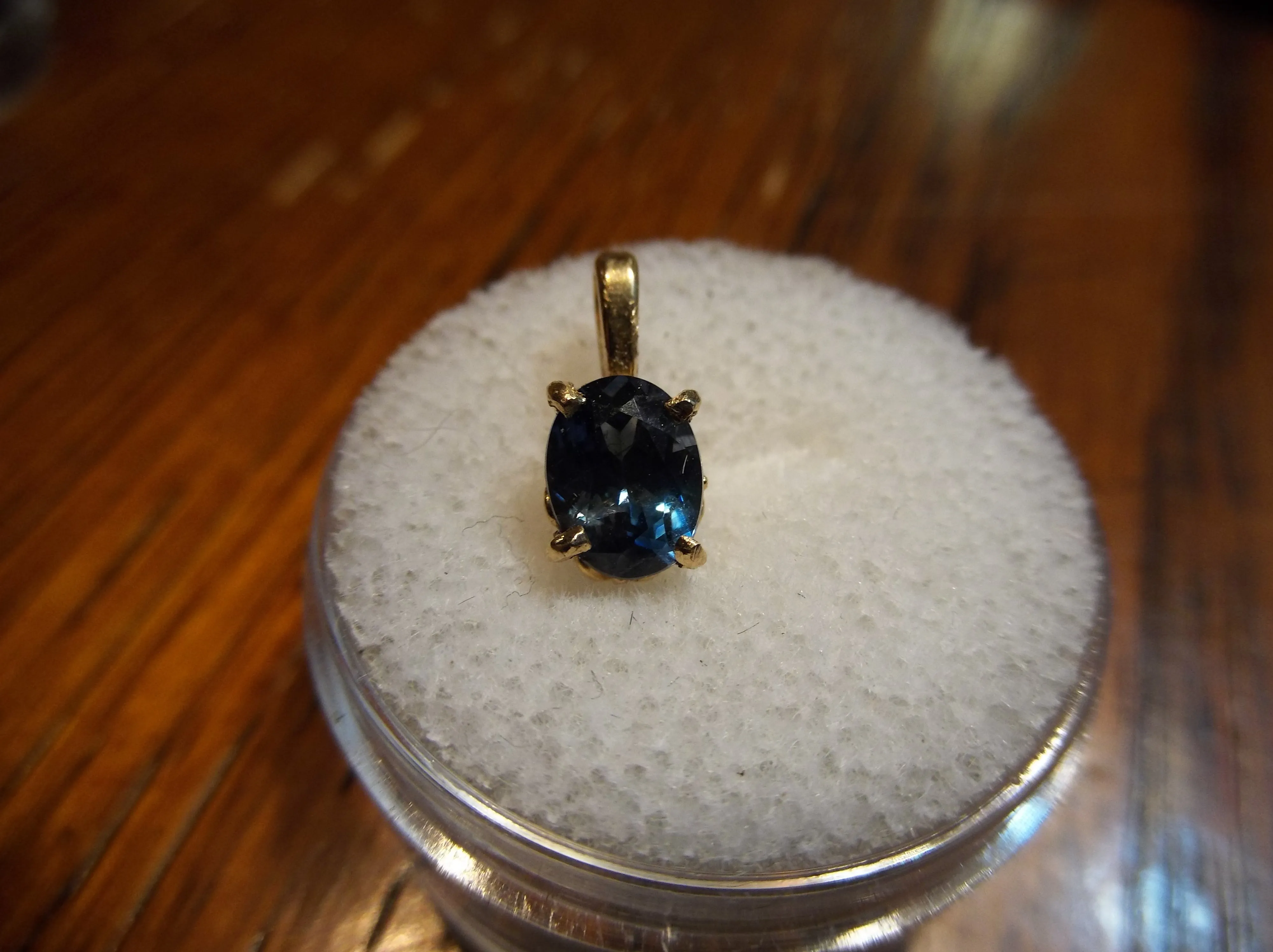 1.1ct DEEP BLUE MONTANA SAPPHIRE GOLD PENDANT