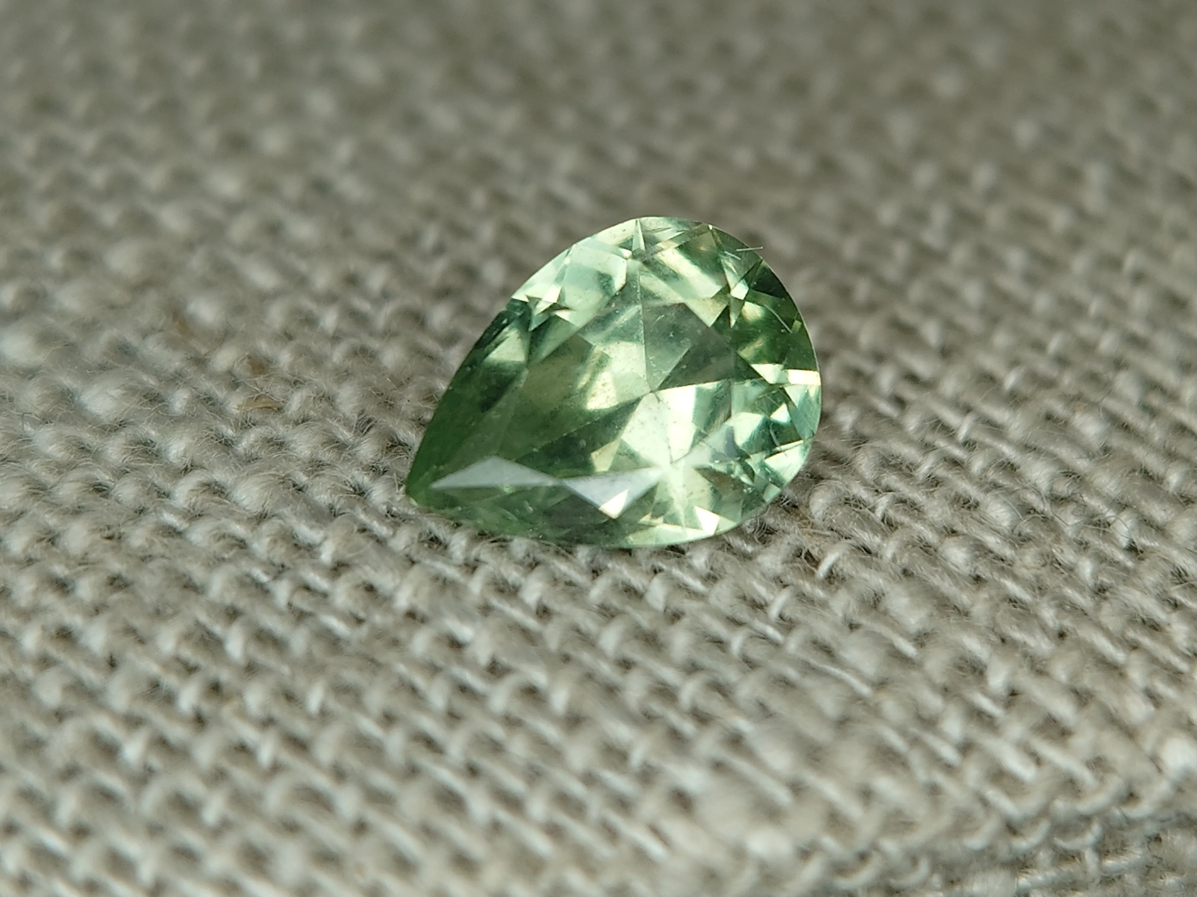 1.22ct STUNNING GREEN PEAR SHAPE MONTANA SAPPHIRE