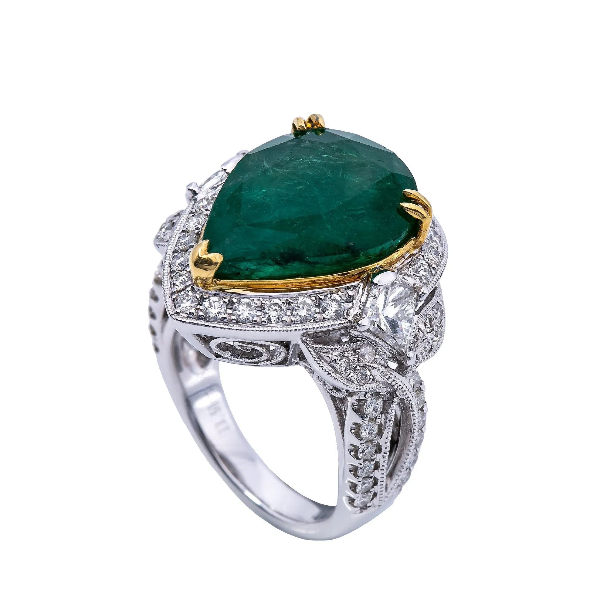 18K White Gold Round Shaped Emerald Ring