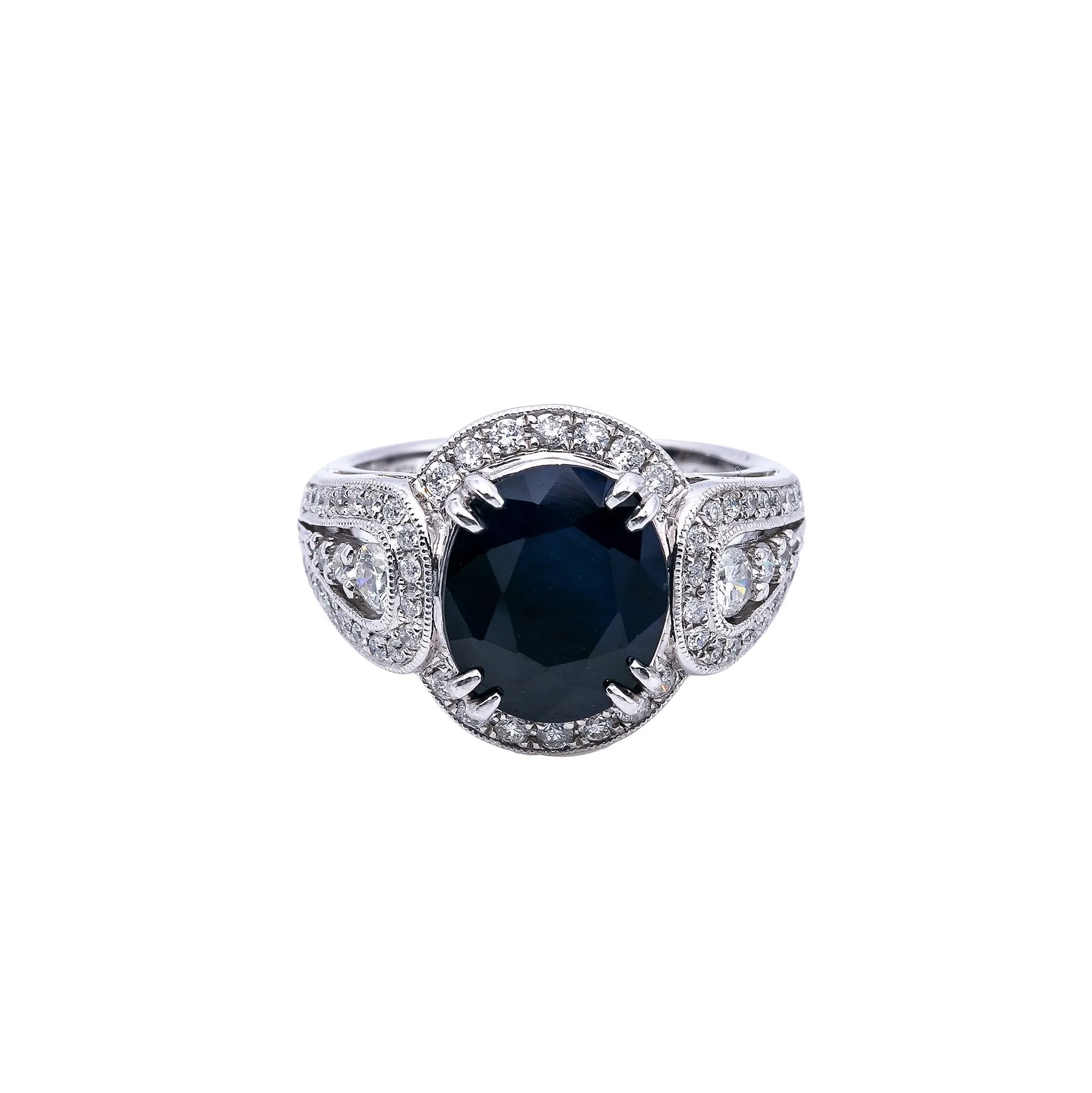 18K White Gold Round Shaped Sapphire Ring