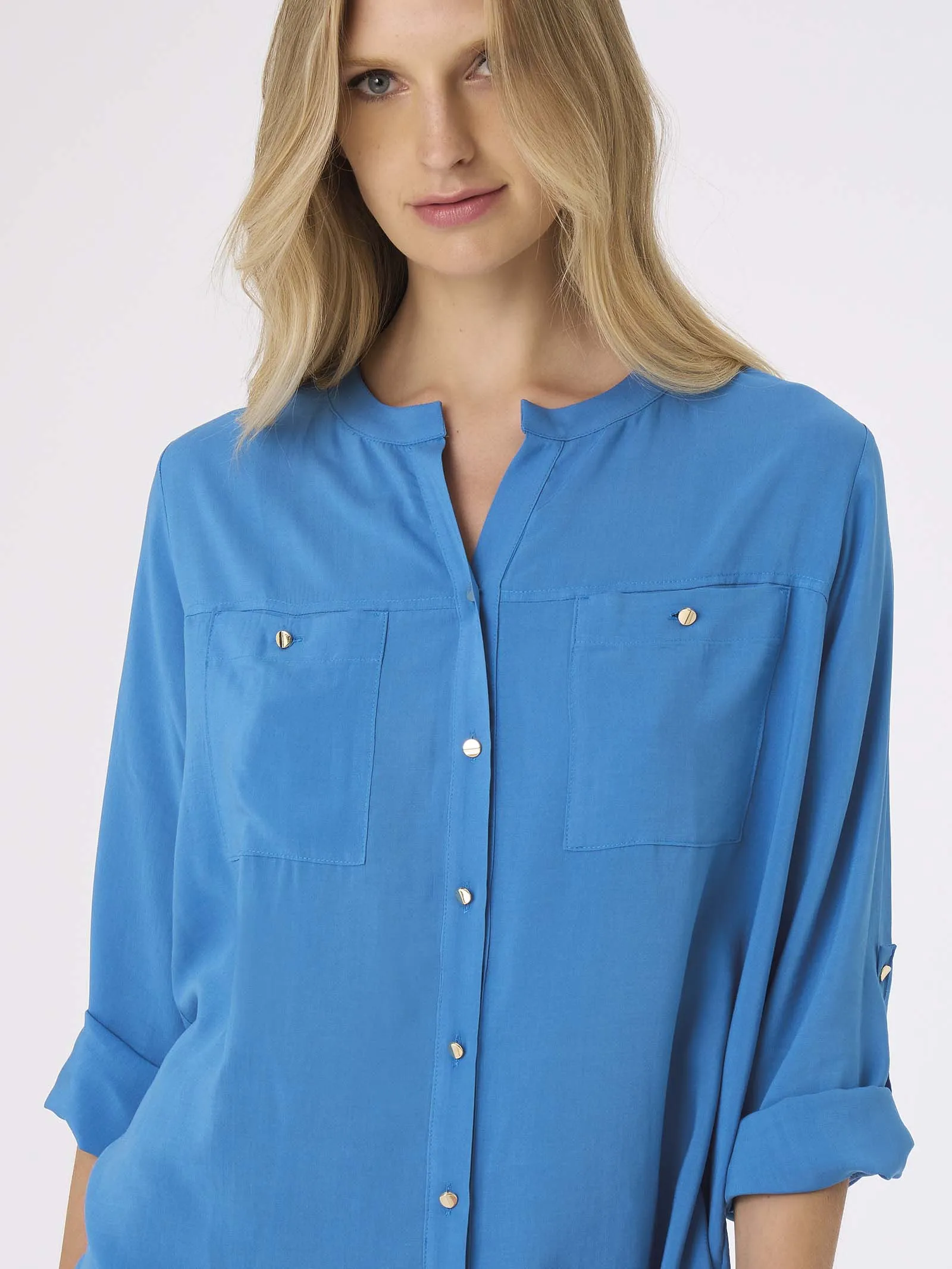 Camicia con collo alla coreana in mussola di EcoSeta - Pool Blue