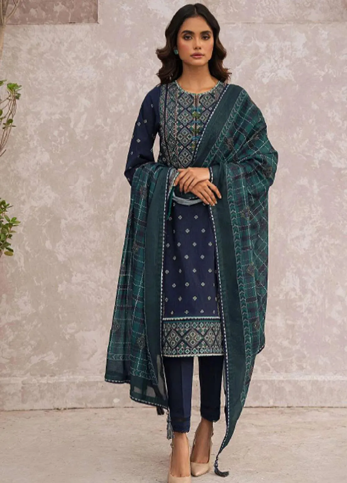 Dastak By Jazmin Unstitched Embroidered Khaddar 3Pc Suit D-05 Nazm