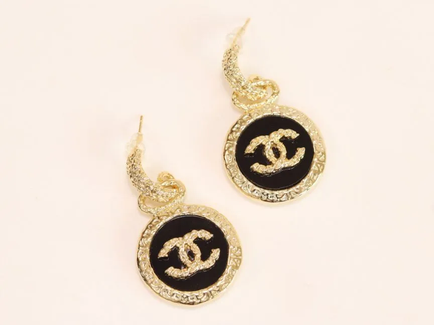 Double C on black enamel hanging gold earrings S4469795