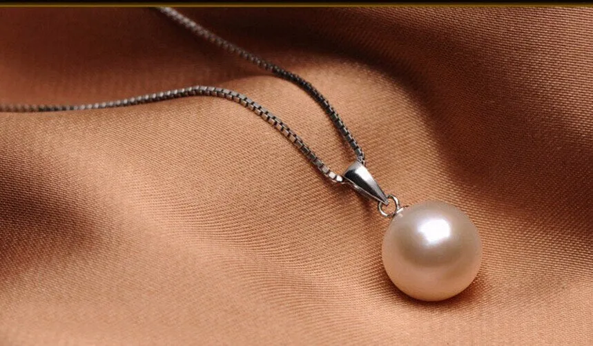 Pearl Pendant Necklace