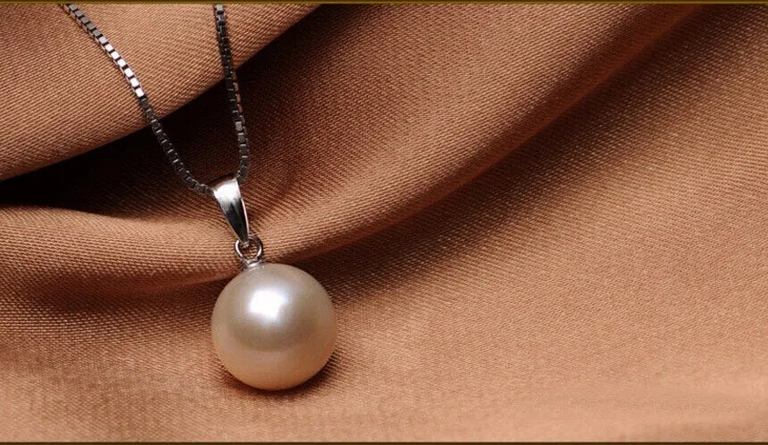 Pearl Pendant Necklace