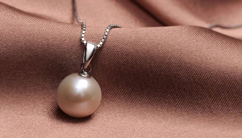 Pearl Pendant Necklace