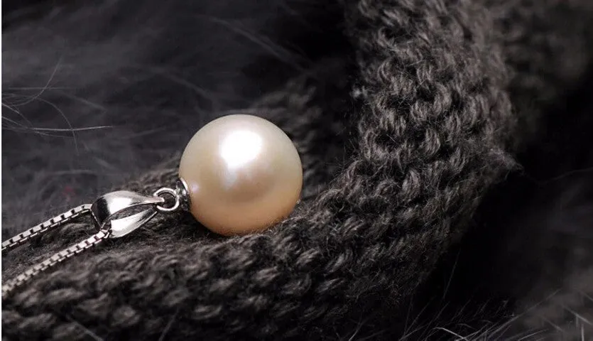 Pearl Pendant Necklace