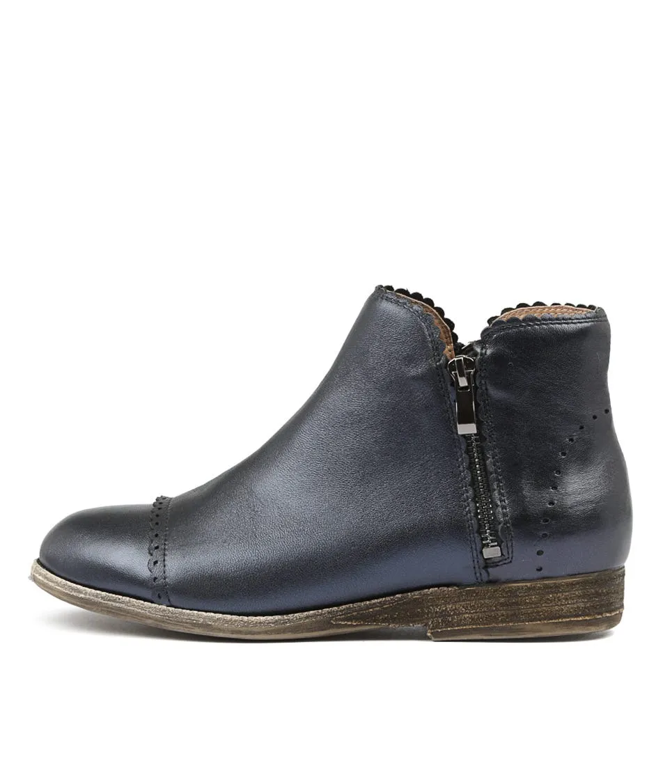 SILENT D Apris Navy Metallic Leather