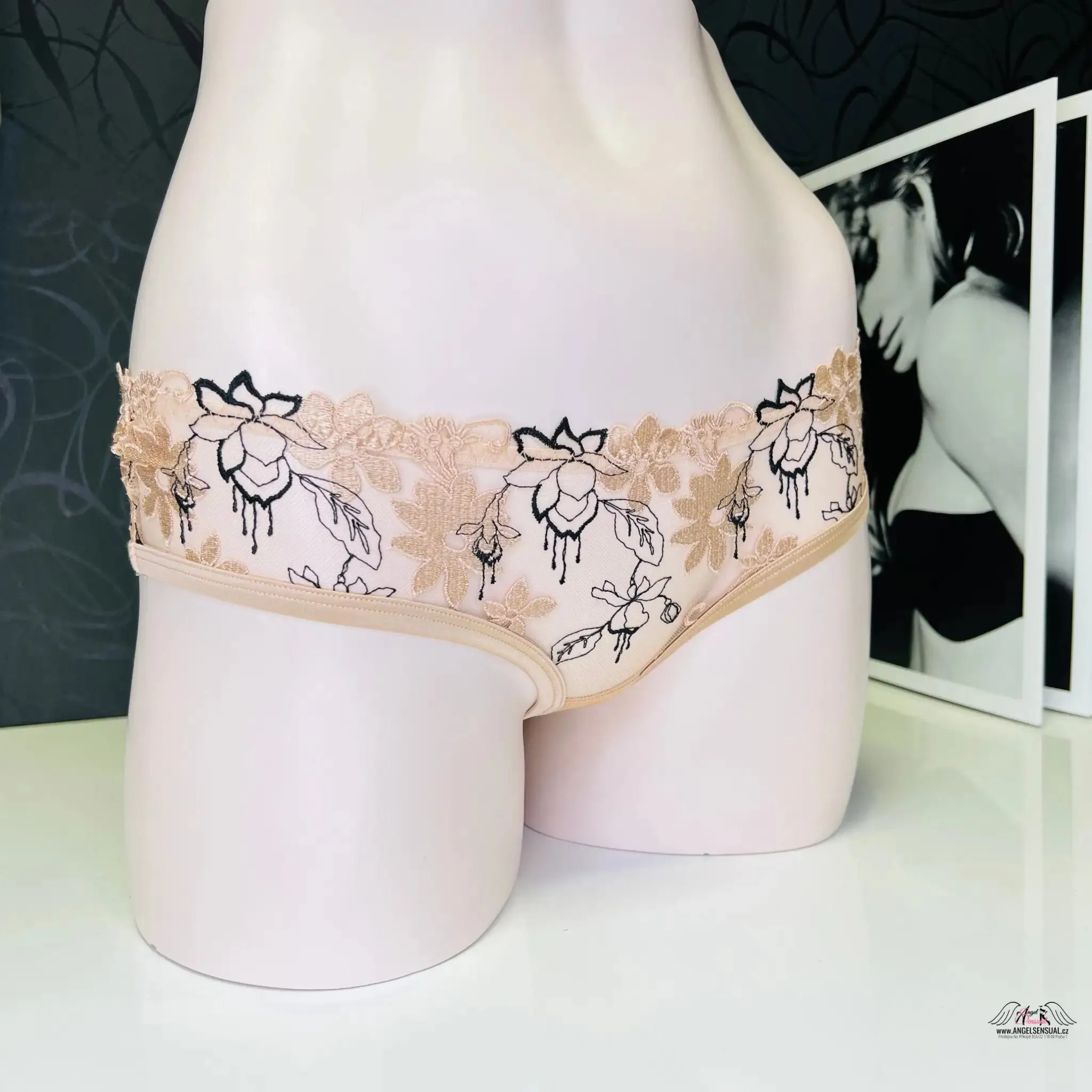 Yoshie Brief Nude/Black